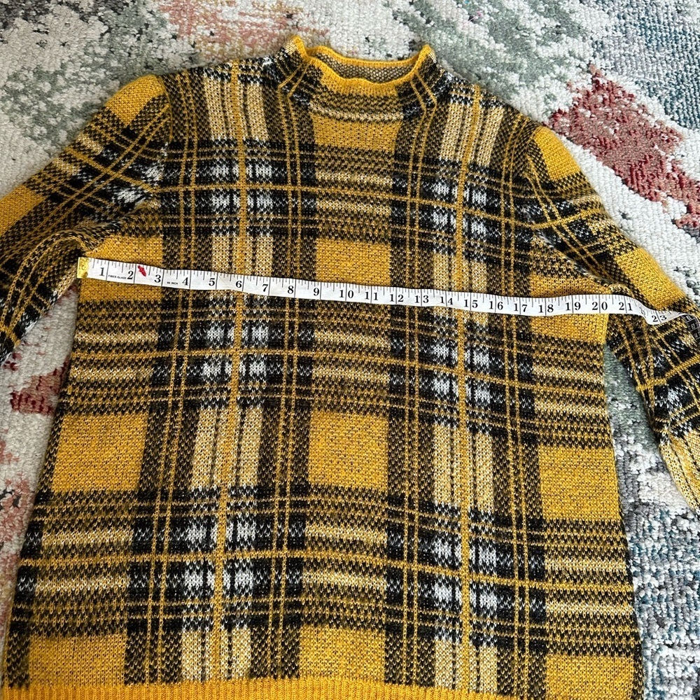 Women's Apt. 9 + Cara Santana Plaid Sweater Size Medium Cozy Soft - Picture 6 of 16